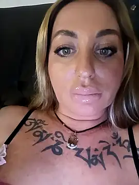 MiaMooly online show from November 16, 2025, 5:28 pm