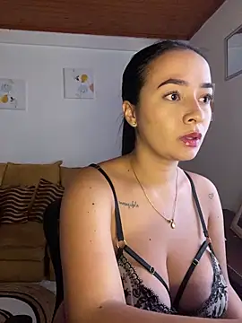 JulietaRiios online show from April 13, 2026, 8:13 pm