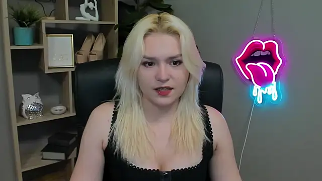 SweetLilyxo online show from March 29, 2026, 1:24 pm