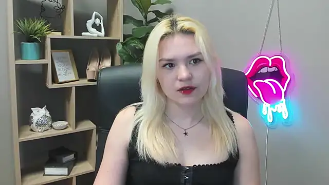 SweetLilyxo online show from April 15, 2026, 6:30 am