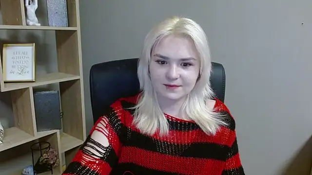 Snapshot of SweetLilyxo chatting on February 10, 2026, 2:27 pm SweetLilyxo online show from February 10, 2026, 2:27 pm