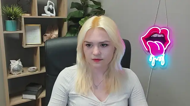 SweetLilyxo online show from March 19, 2026, 7:30 am