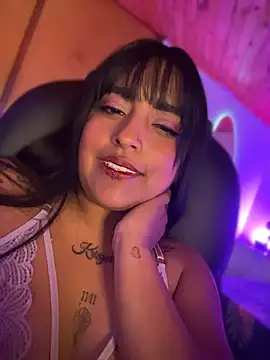 Snapshot of Annie_Alicee chatting on April 19, 2026, 5:47 pm Annie Alicee online show from April 19, 2026, 5:47 pm
