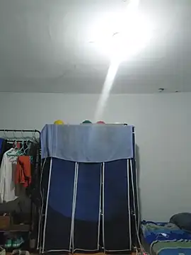 Snapshot of thom_1 chatting on June 23, 2026, 2:42 am thom 1 online show from June 23, 2026, 2:42 am