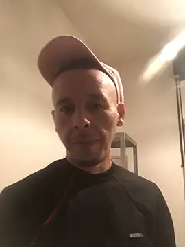 Snapshot of creativeX chatting on February 3, 2026, 4:43 am creativeX online show from February 3, 2026, 4:43 am