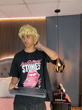 Noa 03 online show from March 4, 2026, 1:30 pm