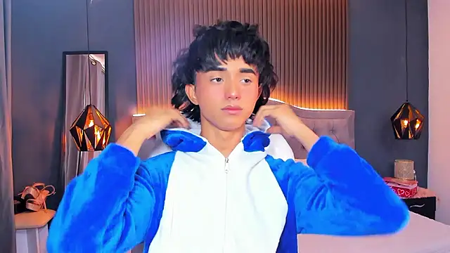 Noa 03 online show from March 23, 2026, 6:19 pm