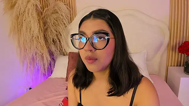 rebeca taylor online show from April 18, 2026, 3:20 am