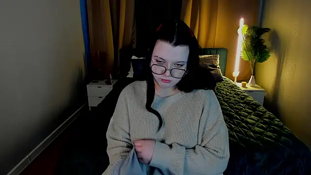 Snapshot of Kira_G0ld chatting on February 26, 2026, 1:05 am Kira G0ld online show from February 26, 2026, 1:05 am