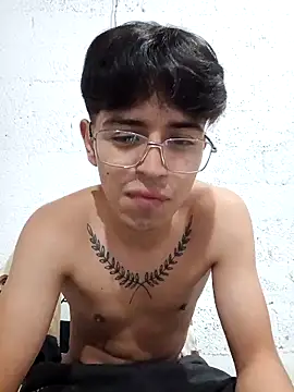 Snapshot of FAVOJS chatting on April 14, 2026, 3:33 am FAVOJS online show from April 14, 2026, 3:33 am