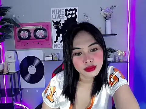 im ur hugecock online show from April 15, 2026, 4:33 pm