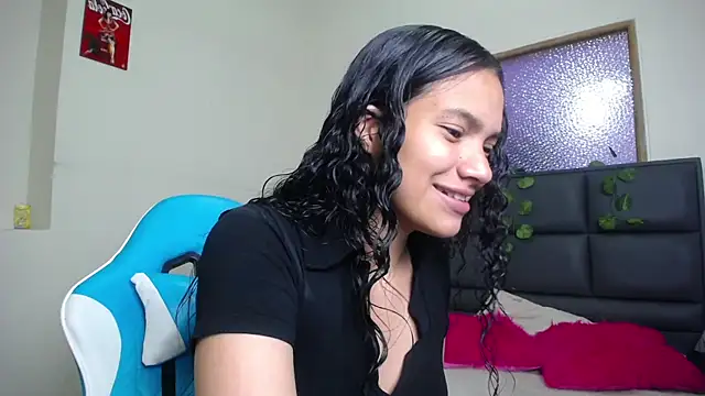 Julieta Parker online show from April 12, 2026, 5:54 am