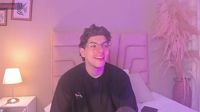 Snapshot of Axel_Creed chatting on February 10, 2026, 10:14 am Axel Creed online show from February 10, 2026, 10:14 am