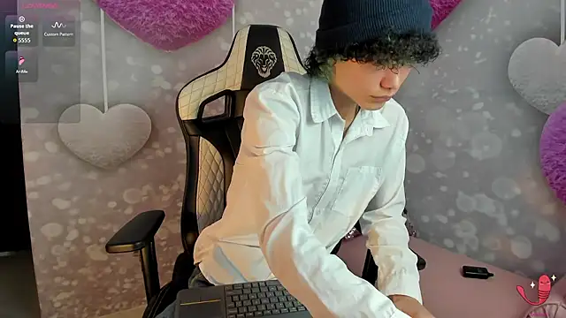 Snapshot of thanier_18 chatting on February 21, 2026, 7:27 pm thanier 18 online show from February 21, 2026, 7:27 pm