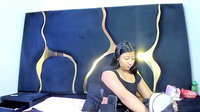 Vaneline2 online show from May 20, 2026, 2:14 pm