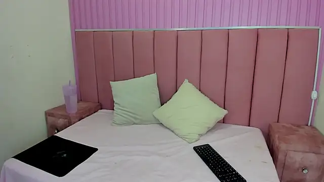 LunaSmithly online show from April 17, 2026, 5:38 pm