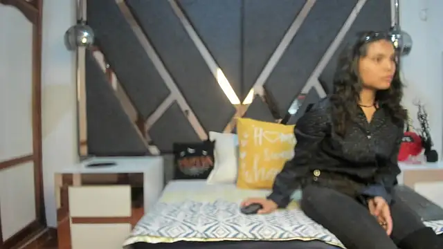 Maggyx online show from March 26, 2026, 1:42 pm