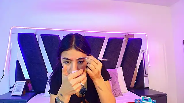 Snapshot of sophia_love__ chatting on February 19, 2026, 2:14 pm sophia love online show from February 19, 2026, 2:14 pm