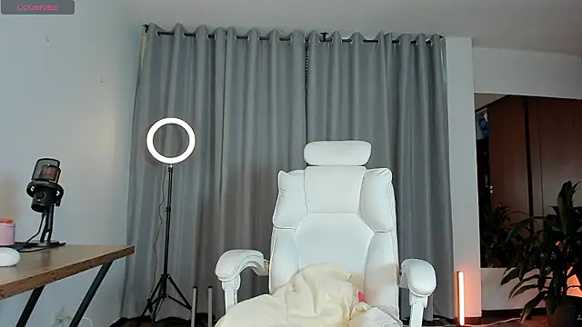 karinnixx online show from March 15, 2026, 2:46 pm