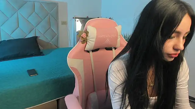 Snapshot of Chloe_Miller_2 chatting on February 13, 2026, 7:03 pm Chloe Miller 2 online show from February 13, 2026, 7:03 pm