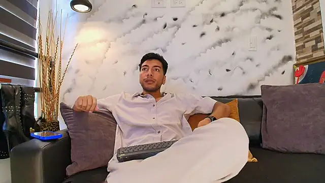 Snapshot of Max_Hornye chatting on February 16, 2026, 7:01 pm Max Hornye online show from February 16, 2026, 7:01 pm