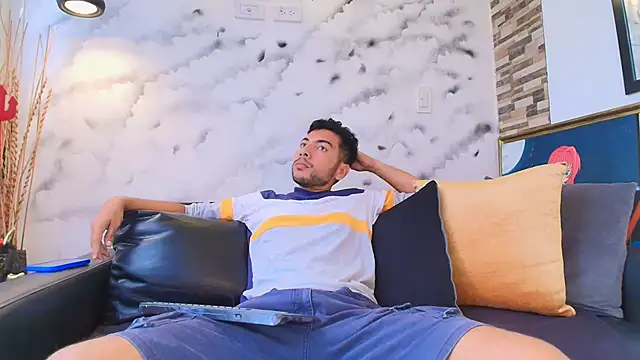 Max Hornye online show from March 6, 2026, 6:47 pm