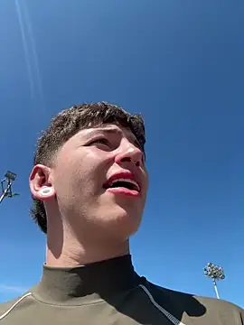 Snapshot of ARON_LUXX chatting on March 1, 2026, 2:17 pm ARON LUXX online show from March 1, 2026, 2:17 pm