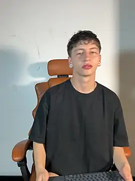 ARON LUXX online show from March 22, 2026, 4:30 pm