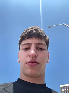 Snapshot of ARON_LUXX chatting on February 28, 2026, 2:50 pm ARON LUXX online show from February 28, 2026, 2:50 pm