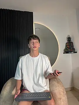 Snapshot of ARON_LUXX chatting on February 7, 2026, 3:03 am ARON LUXX online show from February 7, 2026, 3:03 am