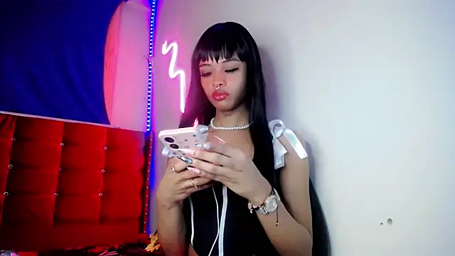 DahliaGill online show from April 7, 2026, 11:17 pm