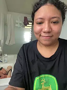 Snapshot of daphne_grande chatting on May 15, 2026, 7:23 pm daphne grande online show from May 15, 2026, 7:23 pm