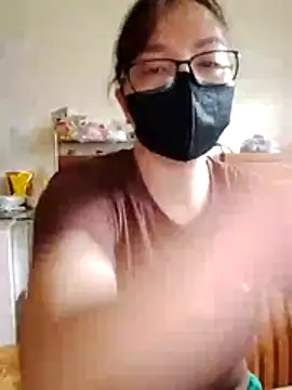 LiilyZi online show from April 7, 2026, 1:29 am