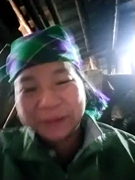 Snapshot of Erika--006 chatting on February 5, 2026, 2:40 am Erika--006 online show from February 5, 2026, 2:40 am