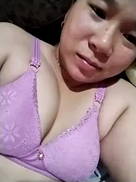 Snapshot of Erika--006 chatting on February 15, 2026, 5:08 am Erika--006 online show from February 15, 2026, 5:08 am