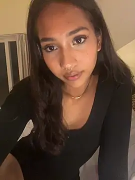 Snapshot of lyla_luv chatting on February 22, 2026, 2:30 pm lyla luv online show from February 22, 2026, 2:30 pm