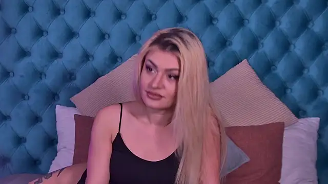 Snapshot of NayaBliss chatting on February 23, 2026, 2:39 pm NayaBliss online show from February 23, 2026, 2:39 pm