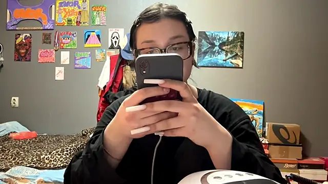 Snapshot of AngelLune chatting on February 7, 2026, 7:33 pm AngelLune online show from February 7, 2026, 7:33 pm