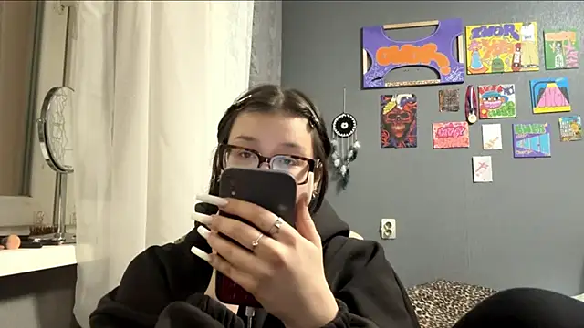 Snapshot of AngelLune chatting on February 10, 2026, 10:53 pm AngelLune online show from February 10, 2026, 10:53 pm