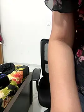 riya sharma11 online show from April 3, 2026, 1:01 am