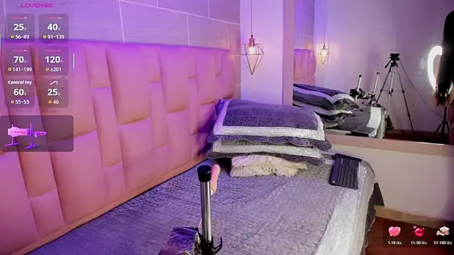 Naomi-Thompson online show from February 24, 2026, 8:21 pm