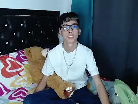 Snapshot of gabriel_x18 chatting on February 8, 2026, 10:07 pm gabriel x18 online show from February 8, 2026, 10:07 pm