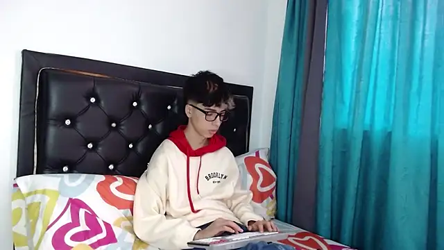 gabriel x18 online show from March 6, 2026, 9:54 pm