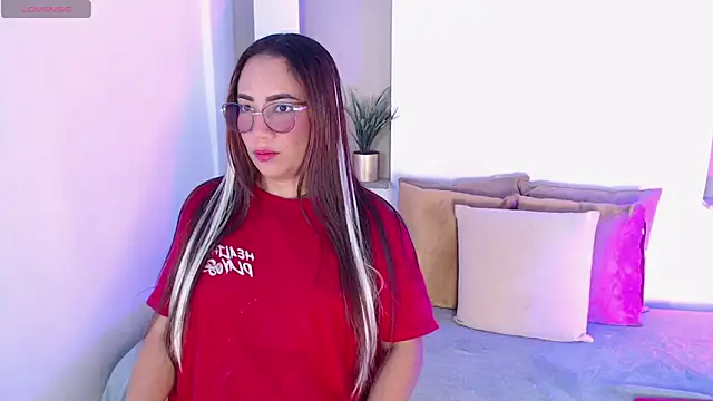 Ladysweety01  online show from March 31, 2026, 9:39 pm