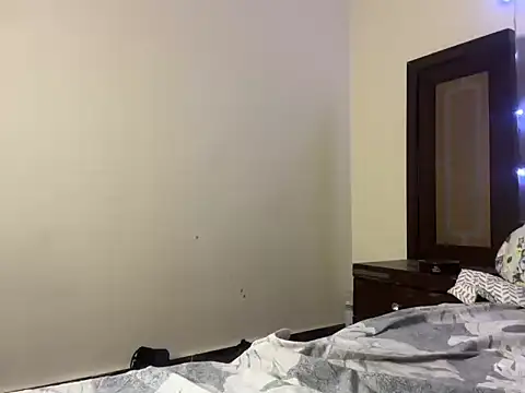 Hersheykaur online show from April 16, 2026, 9:39 pm