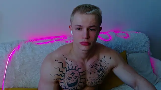 SterlingNoir online show from February 7, 2026, 11:07 am