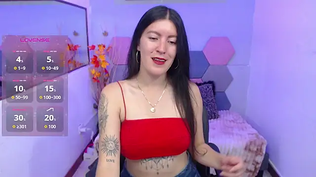 HannaOwen  online show from March 13, 2026, 2:00 pm