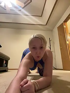 Snapshot of Marilynxo chatting on February 18, 2026, 6:22 am Marilynxo online show from February 18, 2026, 6:22 am