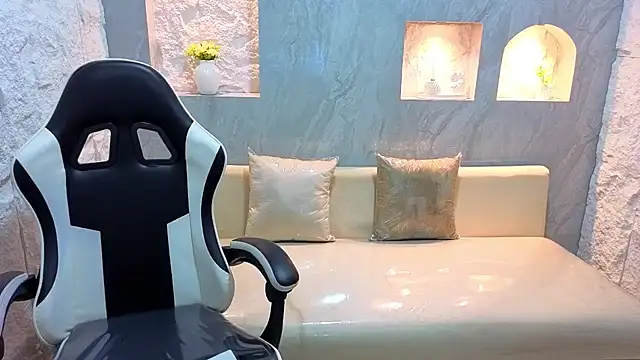 Catalina Tx  online show from February 20, 2026, 12:51 pm