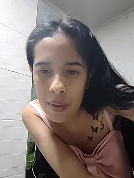 kittyluna  online show from April 29, 2026, 1:10 am